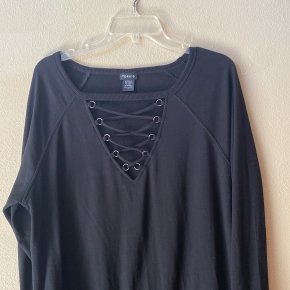 Torrid criss cross caged front crew neck sweater in black size 1X - Picture 6 of 12